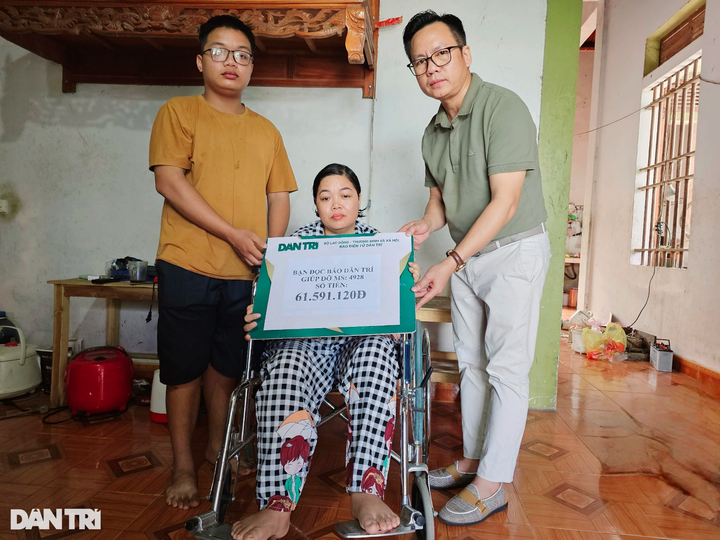 Sick Nghe An mother and son receive support - 1