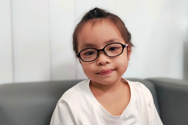 Dantri readers help save young girl's eye - 2