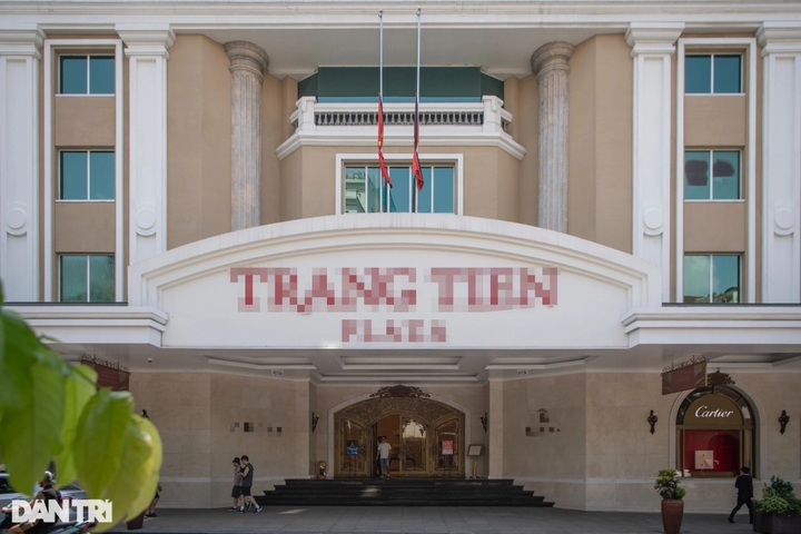 Flags flown at half-mast to honour Party General Secretary Nguyen Phu Trong - 2 Flags flown at half-mast to honour Party General Secretary Nguyen Phu Trong - 2