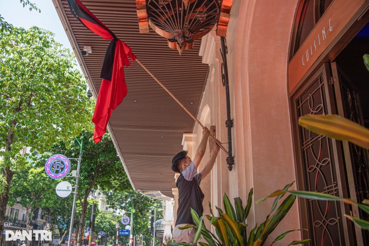 Flags flown at half-mast to honour Party General Secretary Nguyen Phu Trong - 12 Flags flown at half-mast to honour Party General Secretary Nguyen Phu Trong - 12