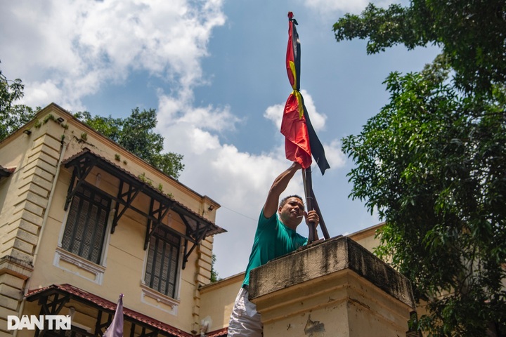 Flags flown at half-mast to honour Party General Secretary Nguyen Phu Trong - 5 Flags flown at half-mast to honour Party General Secretary Nguyen Phu Trong - 5
