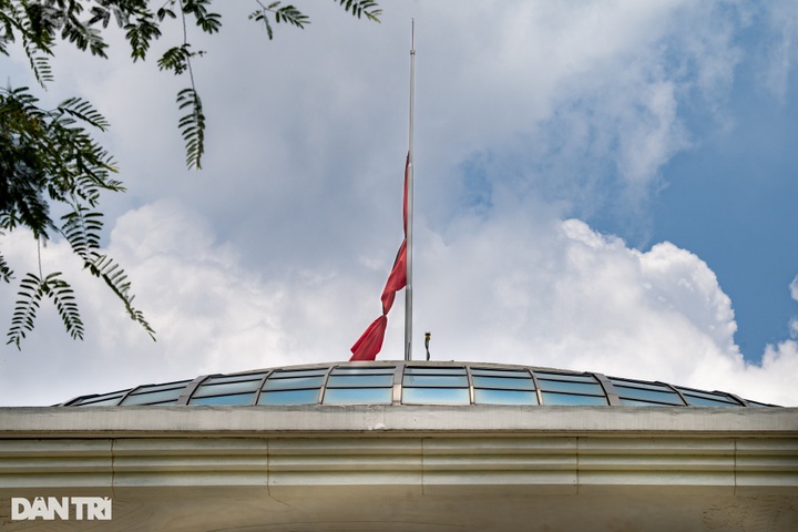 Flags flown at half-mast to honour Party General Secretary Nguyen Phu Trong - 9 Flags flown at half-mast to honour Party General Secretary Nguyen Phu Trong - 9
