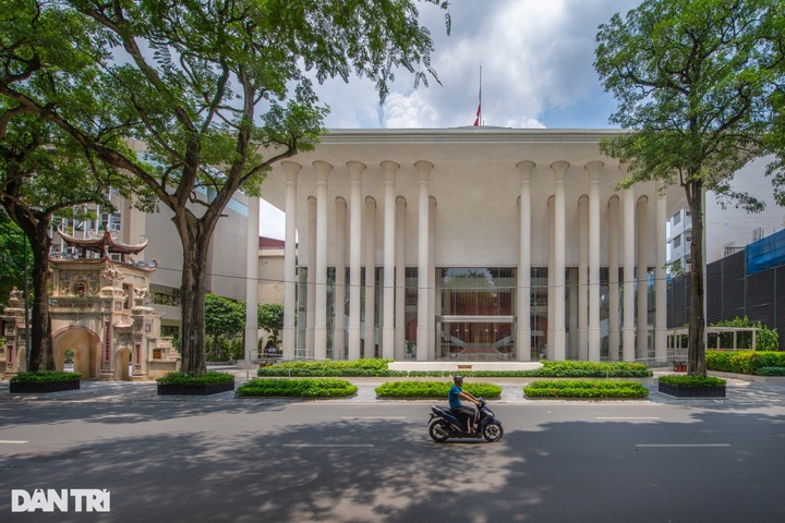 Flags flown at half-mast to honour Party General Secretary Nguyen Phu Trong - 8 Flags flown at half-mast to honour Party General Secretary Nguyen Phu Trong - 8