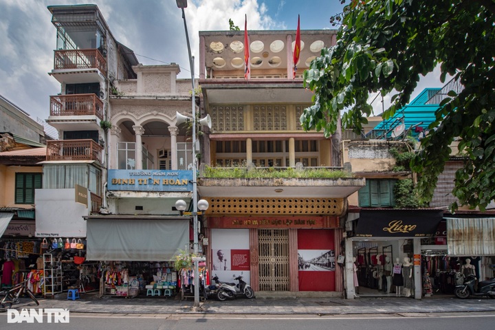 Flags flown at half-mast to honour Party General Secretary Nguyen Phu Trong - 11 Flags flown at half-mast to honour Party General Secretary Nguyen Phu Trong - 11