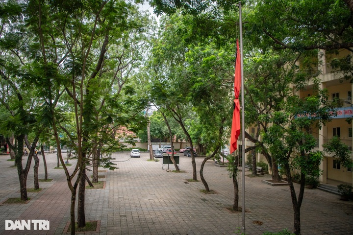 Flags flown at half-mast to honour Party General Secretary Nguyen Phu Trong - 10 Flags flown at half-mast to honour Party General Secretary Nguyen Phu Trong - 10