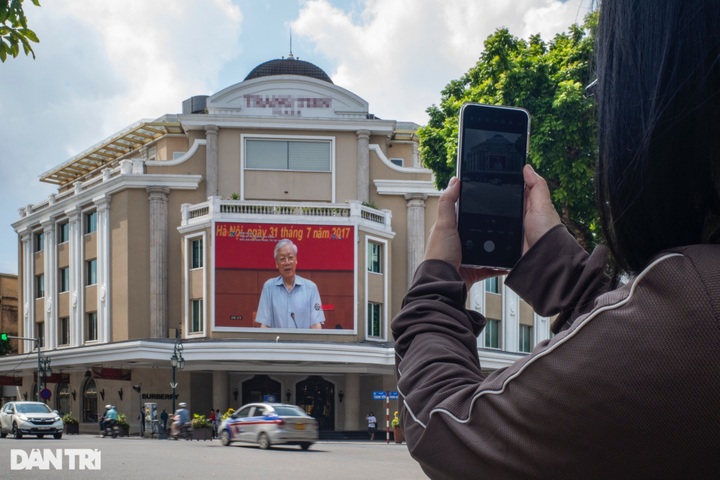 Flags flown at half-mast to honour Party General Secretary Nguyen Phu Trong - 4 Flags flown at half-mast to honour Party General Secretary Nguyen Phu Trong - 4