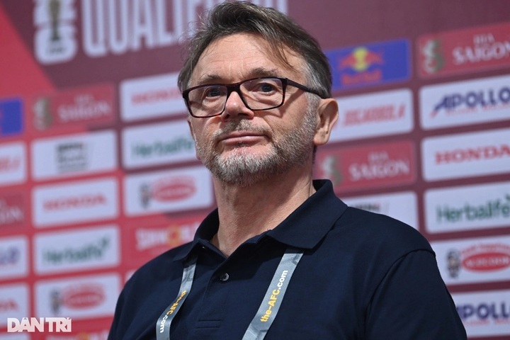 Vietnam lose 0-3 to Indonesia, coach Troussier sacked - 2