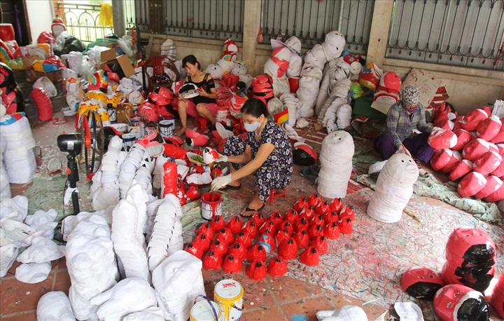 Traditional craft village busy ahead of Mid-Autumn Festival - 4