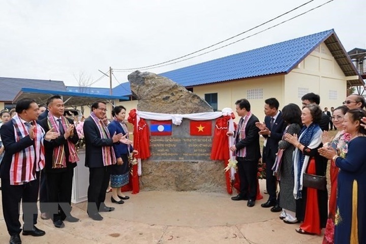 Vietnam helps Laos develop educational infrastructure: Lao media - 1