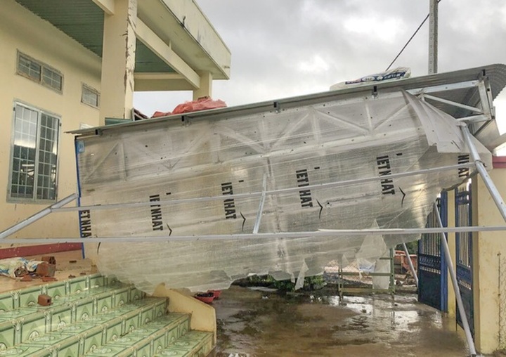 Dantri/DTiNews readers help to repair mountainous classrooms after floods - 2