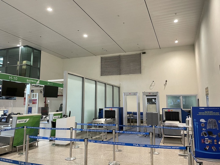 More security scanners installed to ease Tan Son Nhat airport’s congestion - 1