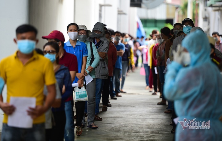 HCM City launches mobile Covid-19 vaccination teams - 6 HCM City launches mobile Covid-19 vaccination teams - 6