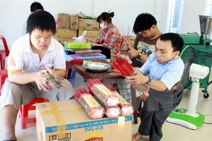 Joint efforts made to ease pains of AO/dioxin victims - 1