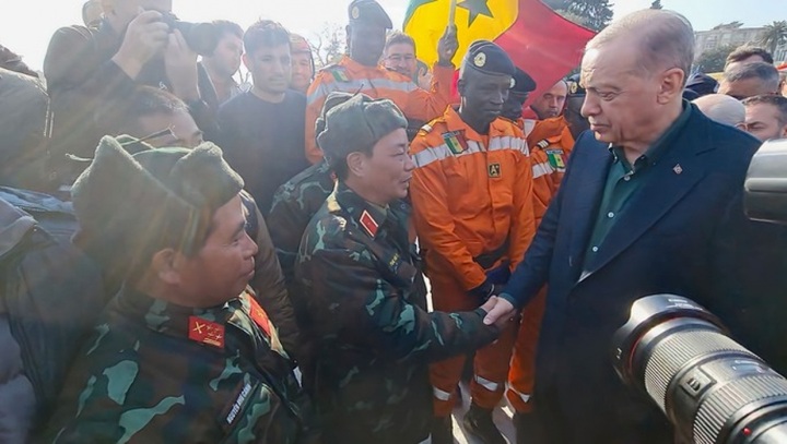 Turkish President visits Vietnamese rescue force - 1 Turkish President visits Vietnamese rescue force - 1