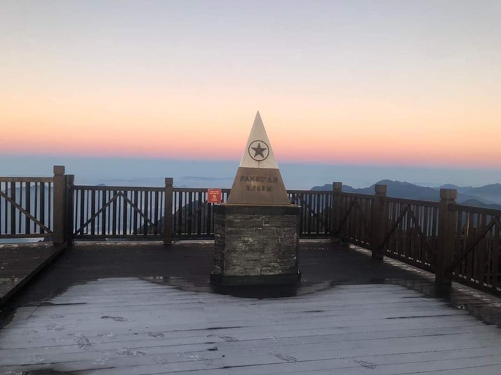 Frost covers Fansipan Mountain - 1