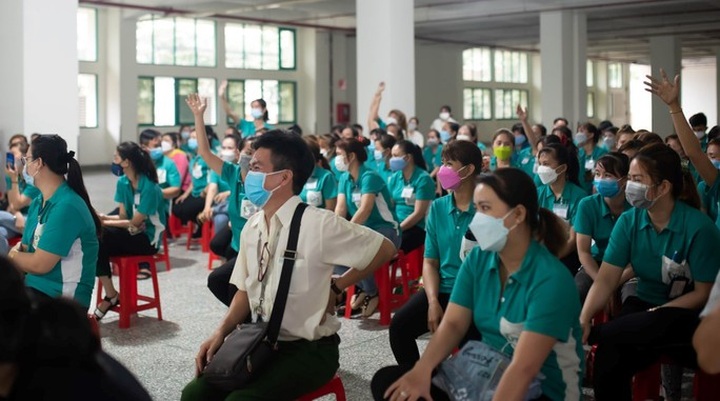 HCM City firm lays off 1,200 workers as orders fall - 1