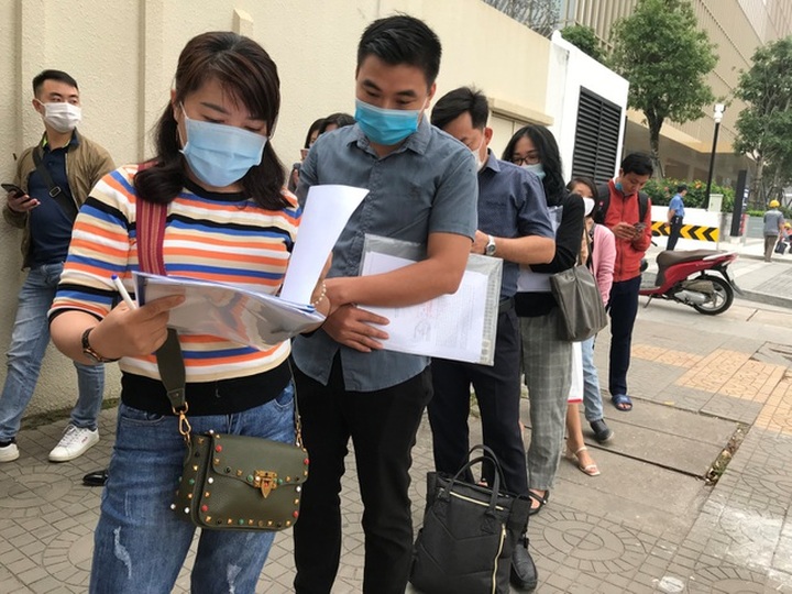 Hundreds queue from early morning for Japan visas - 8 Hundreds queue from early morning for Japan visas - 8