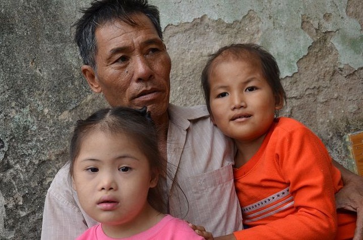 Poor couple calls for help for ill children - 1