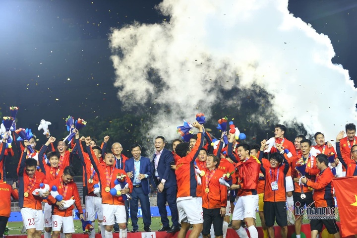 Vietnamese airlines offer bonuses to victorious SEA Games football teams - 1