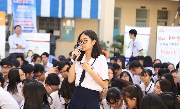 High-school graduates turn away from higher education - 1 High-school graduates turn away from higher education - 1