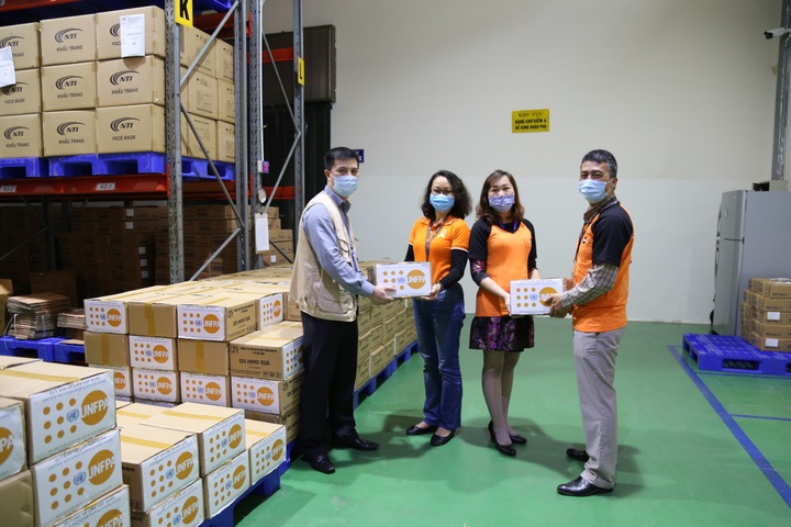 UNFPA supports Vietnam's response to COVID-19 - 1