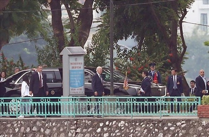 US President wraps up State visit to Vietnam - 1