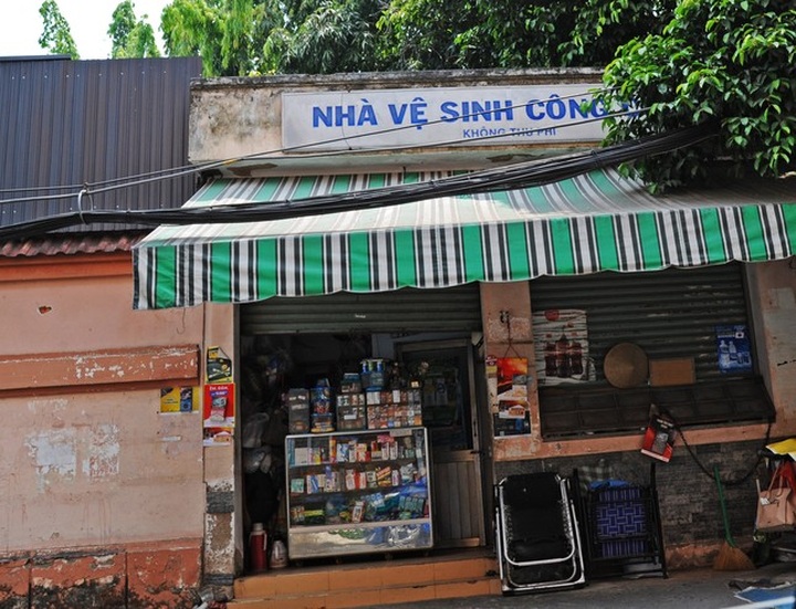 HCM City public toilets face misuse - 4 HCM City public toilets face misuse - 4