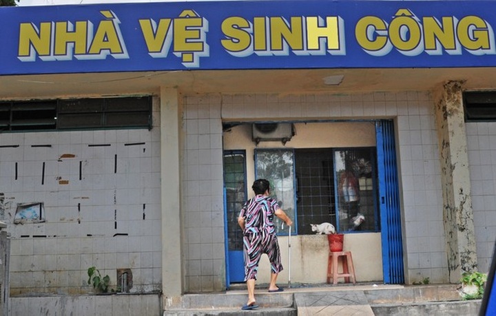 HCM City public toilets face misuse - 5 HCM City public toilets face misuse - 5