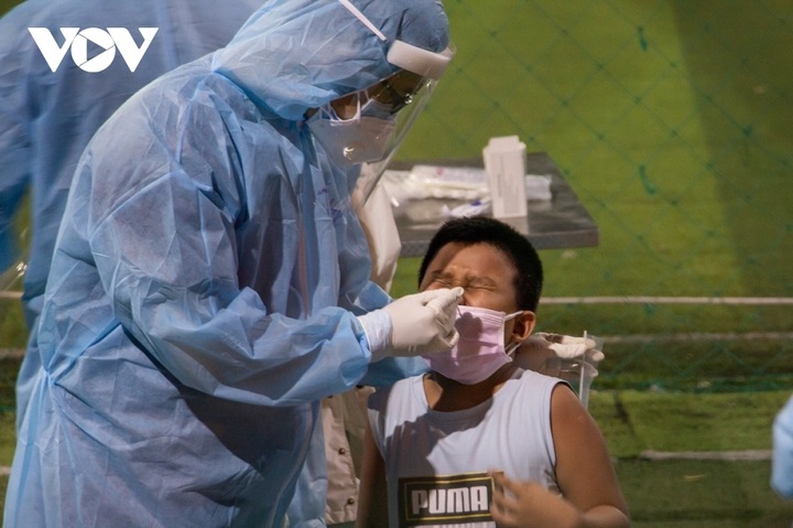 Over 1.4 million children receive COVID-19 vaccine in Vietnam - 1
