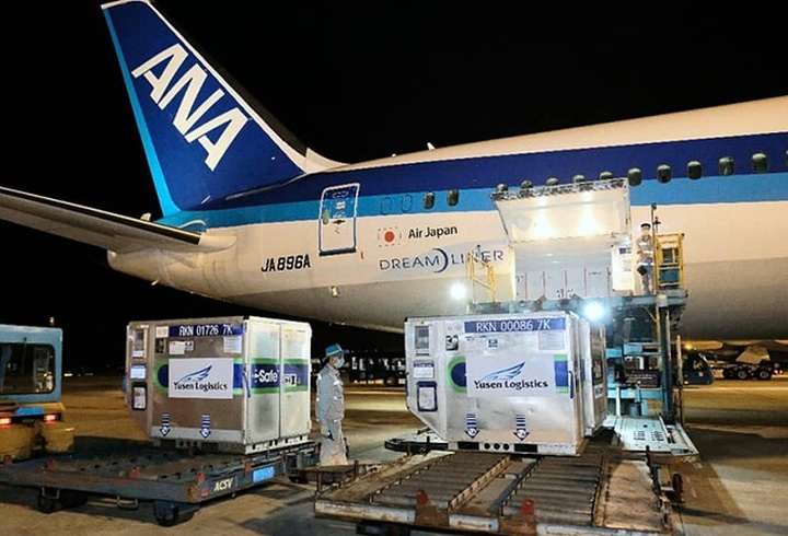 Vietnam receives nearly one million Covid-19 vaccine doses from Japan - 1