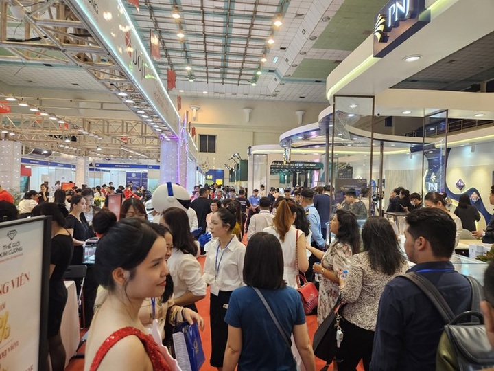 Vietnam International Jewellery Fair opens in HCM City - 3 Vietnam International Jewellery Fair opens in HCM City - 3