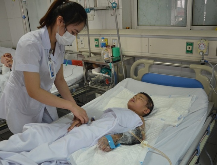 Six-year-old boy could lose limb after traffic accident - 2