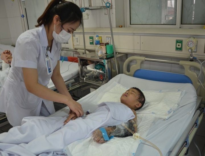 Readers help save little boy from losing an arm - 2 Readers help save little boy from losing an arm - 2