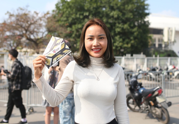 Football fans queue up for Vietnam-Thailand AFF Cup Final - 6 Football fans queue up for Vietnam-Thailand AFF Cup Final - 6