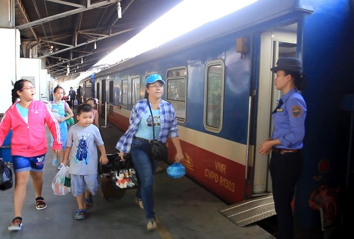 Saigon Station to sell 287,000 train tickets for Tet - 1