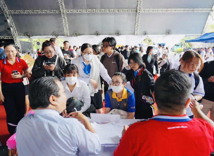 HCM City needs 2,000 tourism industry workers - 1