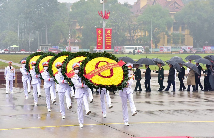 State leaders pay tribute to President Ho Chi Minh on party founding anniversary - 5 State leaders pay tribute to President Ho Chi Minh on party founding anniversary - 5