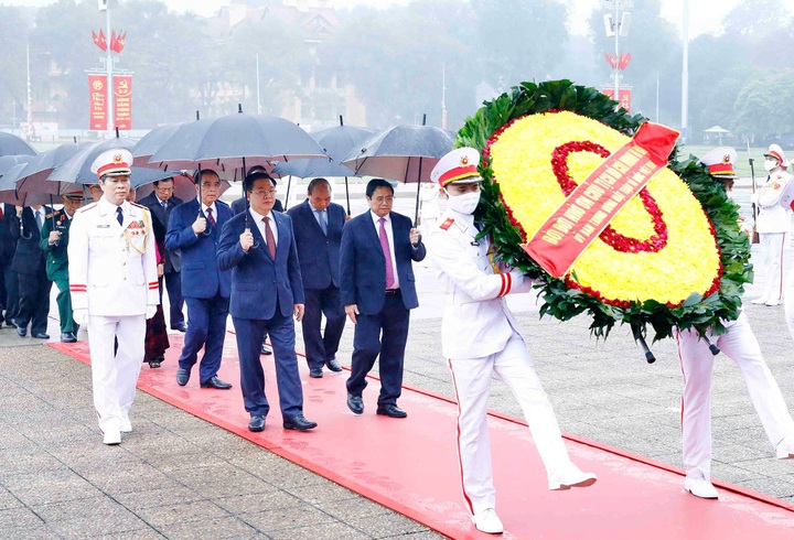 State leaders pay tribute to President Ho Chi Minh on party founding anniversary - 1 State leaders pay tribute to President Ho Chi Minh on party founding anniversary - 1