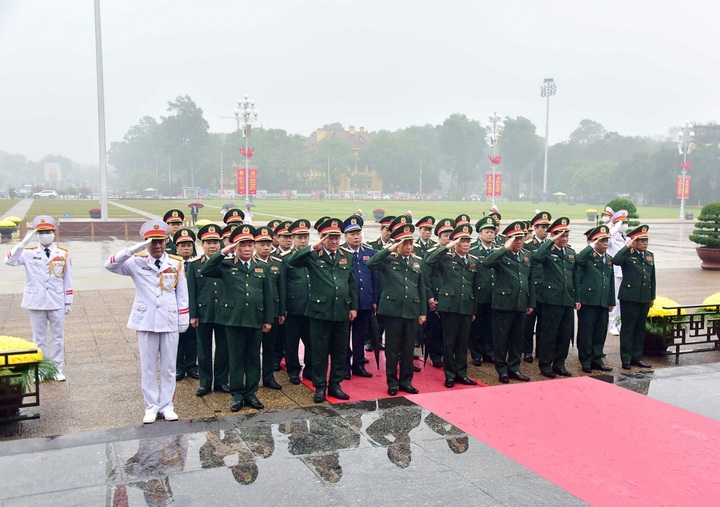 State leaders pay tribute to President Ho Chi Minh on party founding anniversary - 3 State leaders pay tribute to President Ho Chi Minh on party founding anniversary - 3