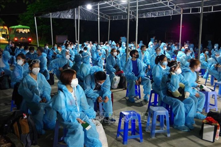 Nearly 280 Vietnamese citizens return home from UAE and Kuwait - 1 Nearly 280 Vietnamese citizens return home from UAE and Kuwait - 1