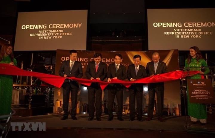Vietcombank becomes first Vietnamese bank to open rep office in US - 1