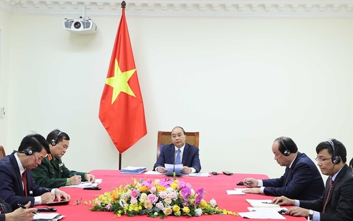 Vietnamese, Cambodian PMs hold online talks to intensify relations - 1