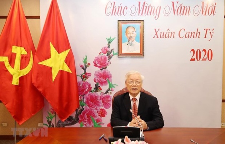 Vietnamese, Chinese top leaders hold phone talks - 1