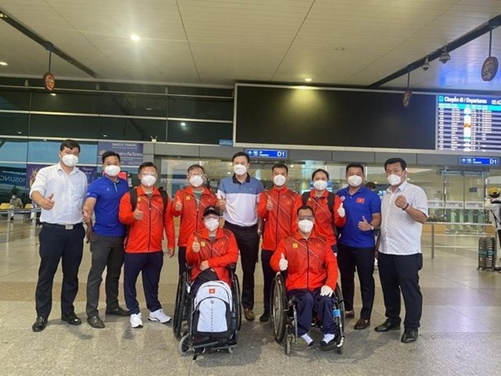 Vietnamese athletes arrive in Japan, ready for Tokyo Paralympics - 1