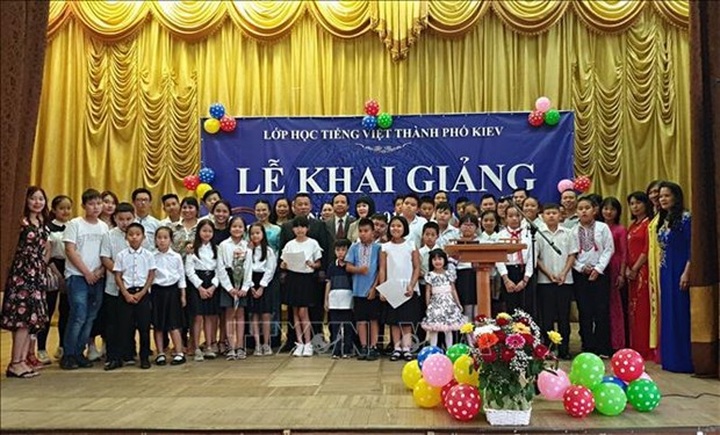 Vietnamese language class for children in Ukraine opens - 1