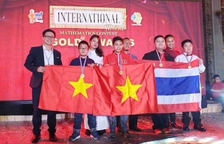 Vietnamese students win gold medals at international mathematics contest - 1