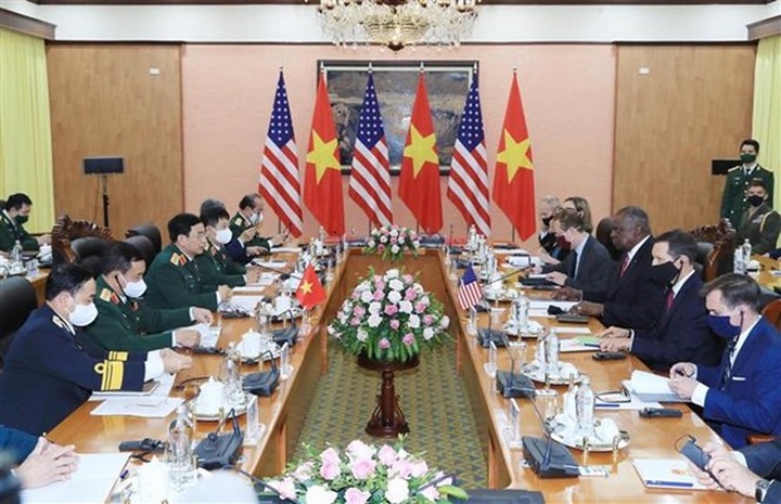 US Secretary of Defence pays official visit to Vietnam - 1