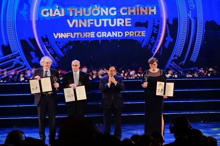 VinFuture Prize honours mRNA vaccine researchers - 1 VinFuture Prize honours mRNA vaccine researchers - 1