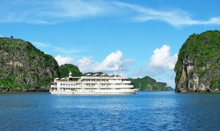 Proposal for Ha Long Bay service fee hike turned down - 1