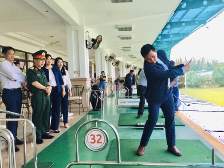 HCM City launches golf tour service to attract visitors - 1